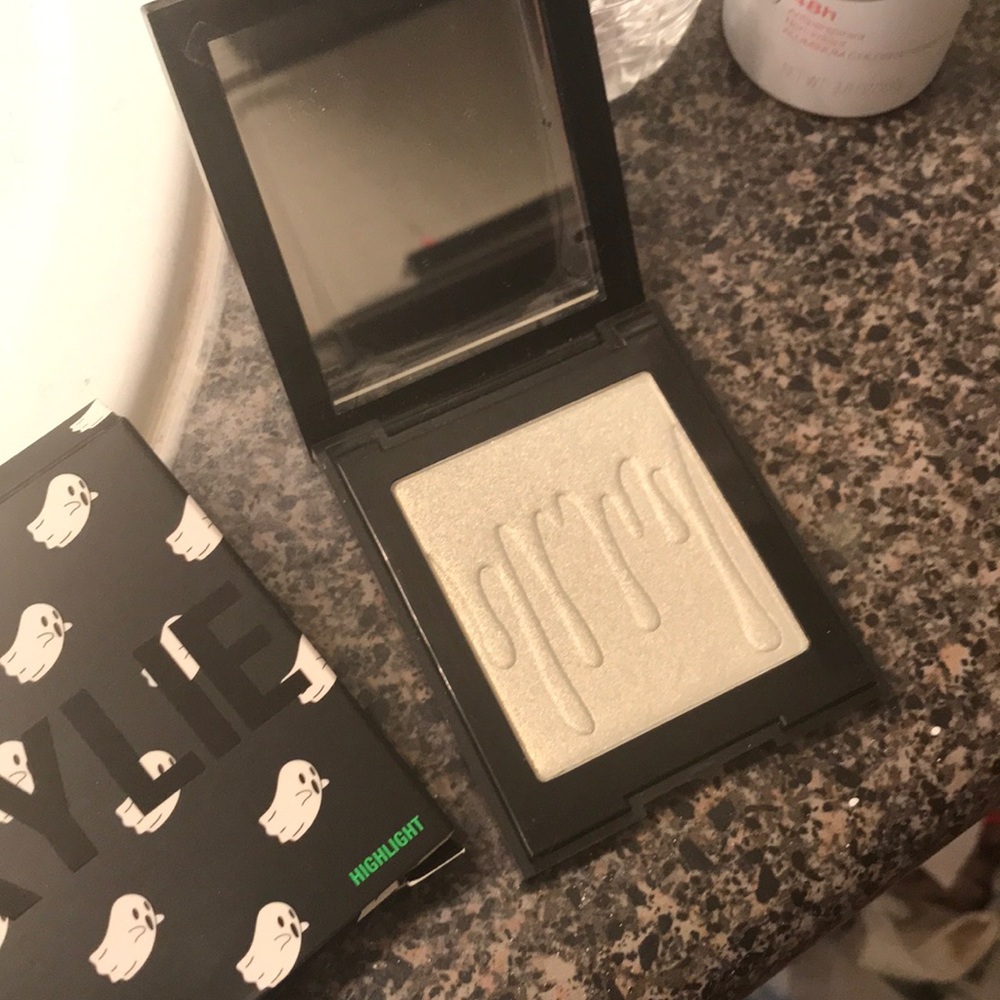Kylie Cosmetics Go Ghost Halloween Highlighter